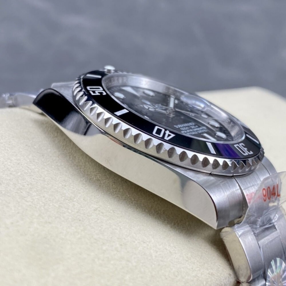 Rolex Submariner Oystersteel Black Dial 41mm 124060 0001