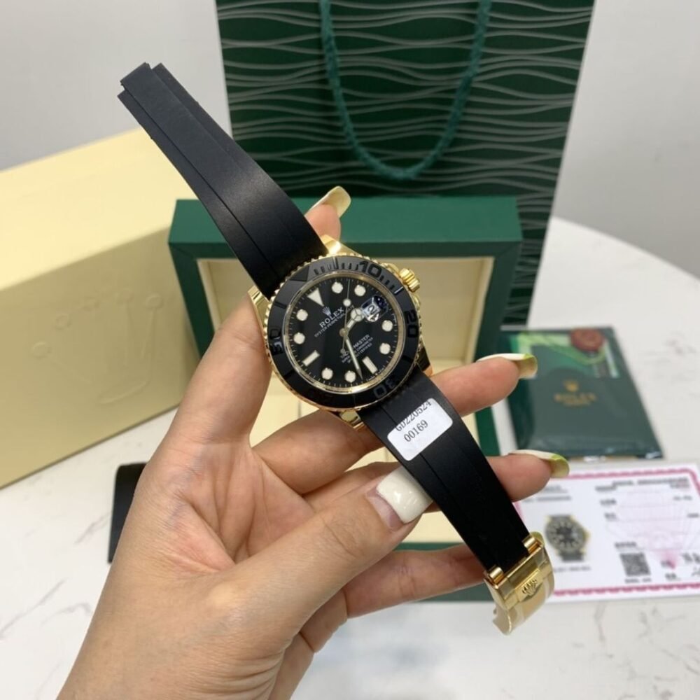 Rolex Yacht Master Oyster Black Dial And Gold 40mm 226658