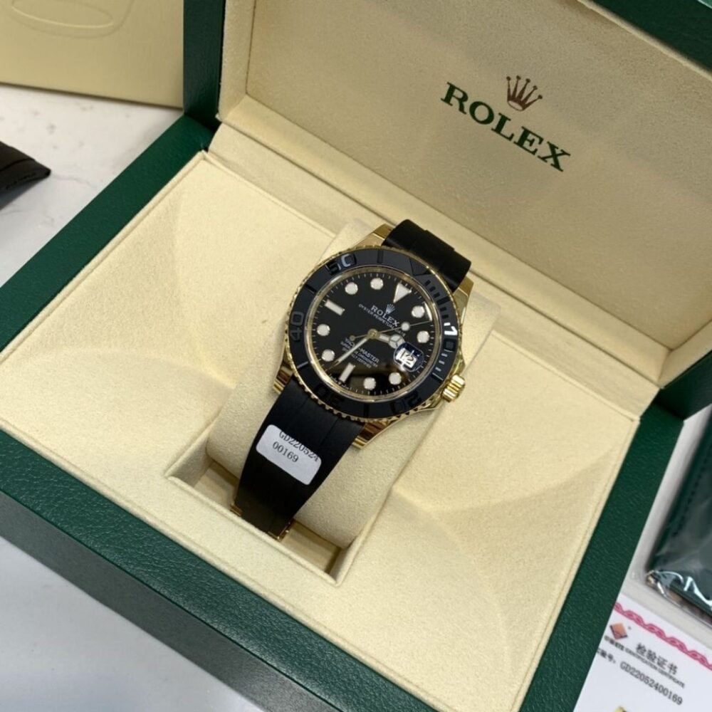 Rolex Yacht Master Oyster Black Dial And Gold 40mm 226658