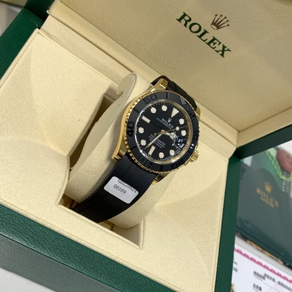 Rolex Yacht Master Oyster Black Dial And Gold 40mm 226658