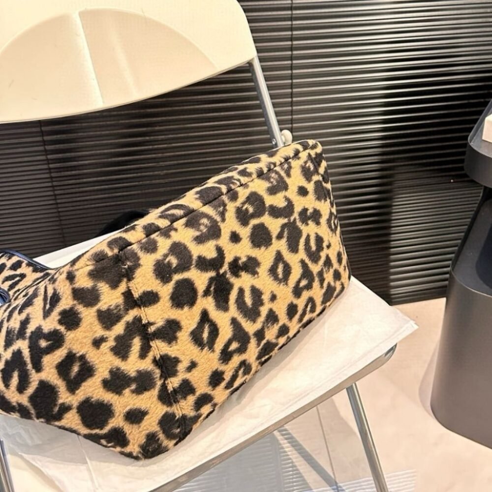 Saint Laurent Le 5 À 7 Bea In Leopard 31cm 763435AAD0N2063