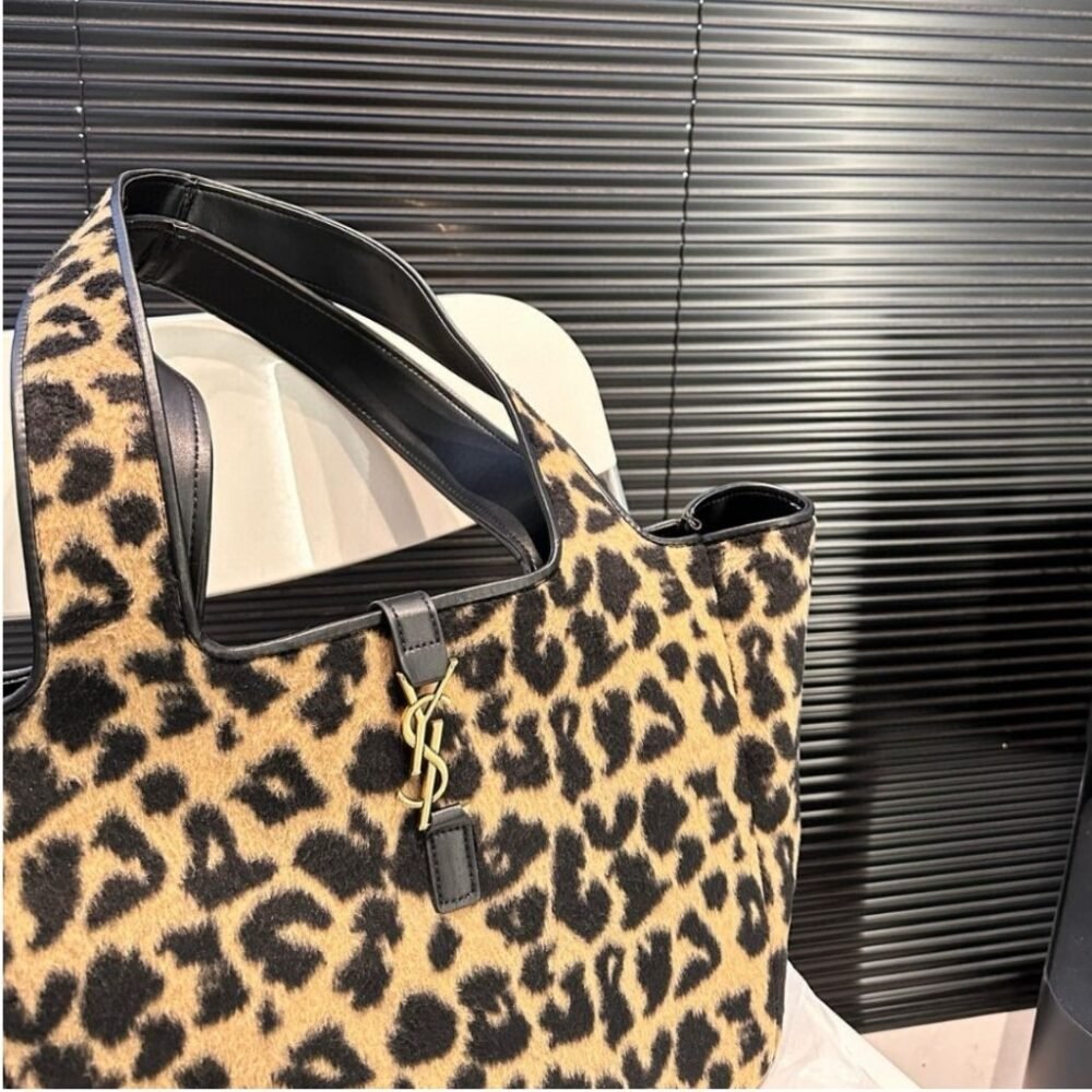 Saint Laurent Le 5 À 7 Bea In Leopard 31cm 763435AAD0N2063