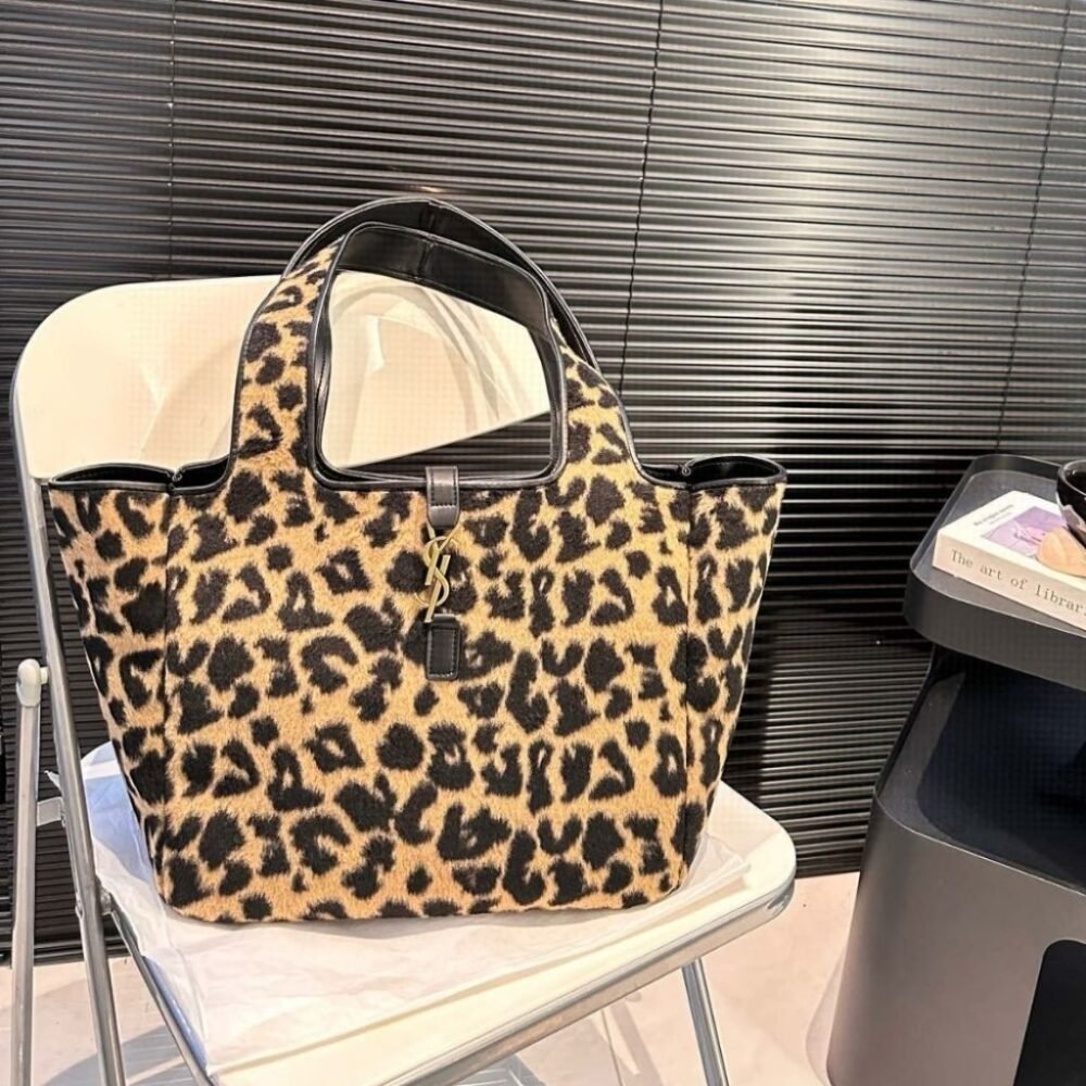 Saint Laurent Le 5 À 7 Bea In Leopard 31cm 763435AAD0N2063