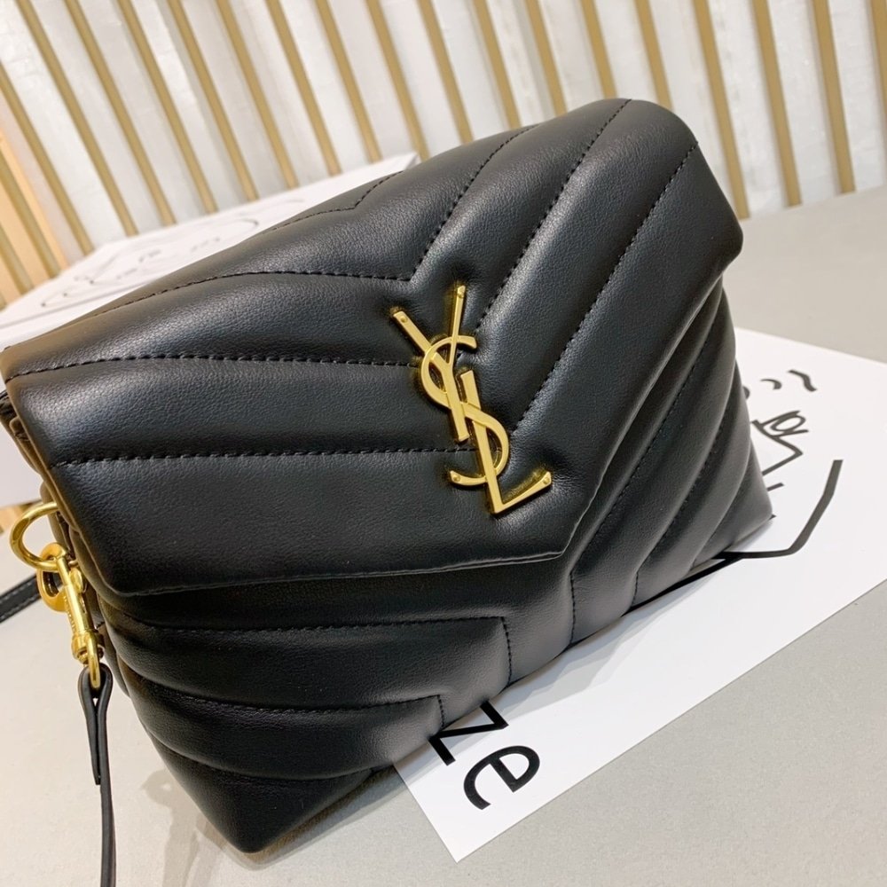 Saint Laurent Loulou Toy Shoulder Bag Black 20Cm 678401DV7071000
