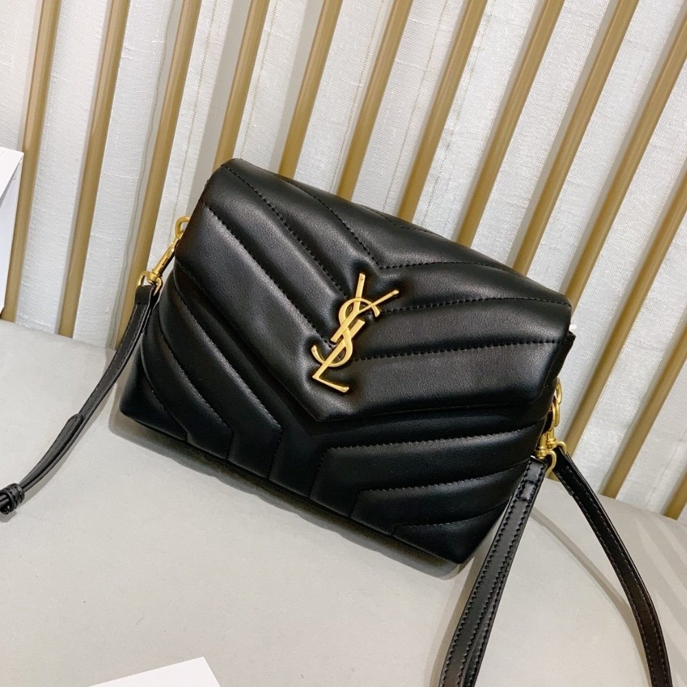 Saint Laurent Loulou Toy Shoulder Bag Black 20Cm 678401DV7071000