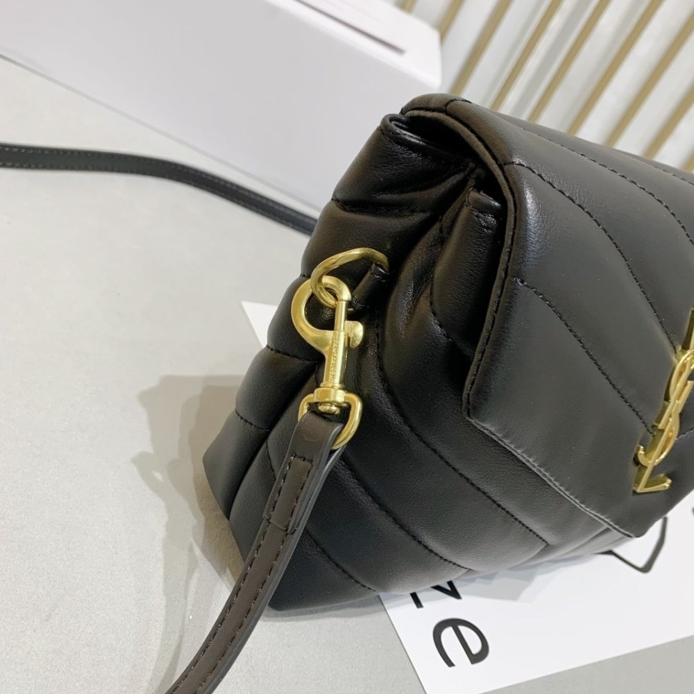Saint Laurent Loulou Toy Shoulder Bag Black 20Cm 678401DV7071000