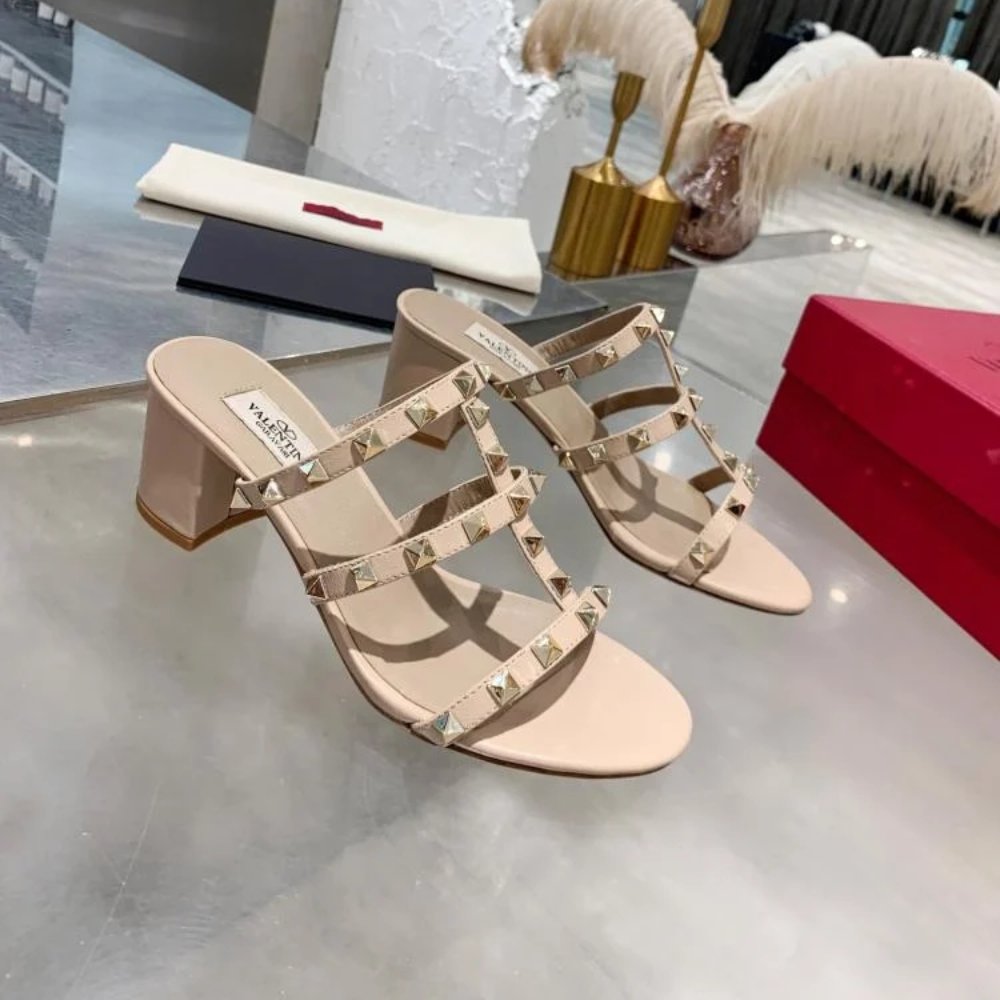 Valentino Garavani Rockstud Slide Sandal Beige 7W2S0C47Vod P45