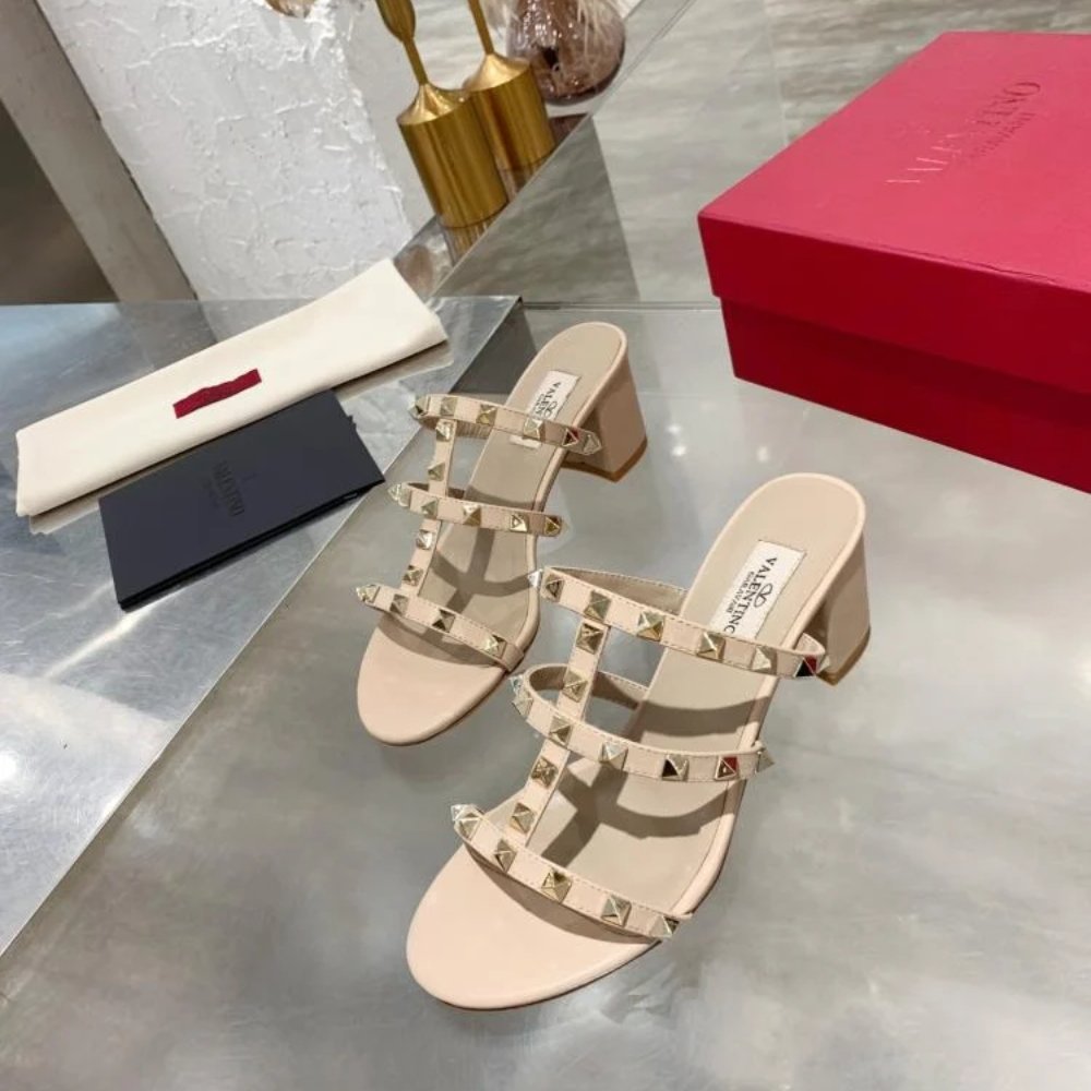 Valentino Garavani Rockstud Slide Sandal Beige 7W2S0C47Vod P45