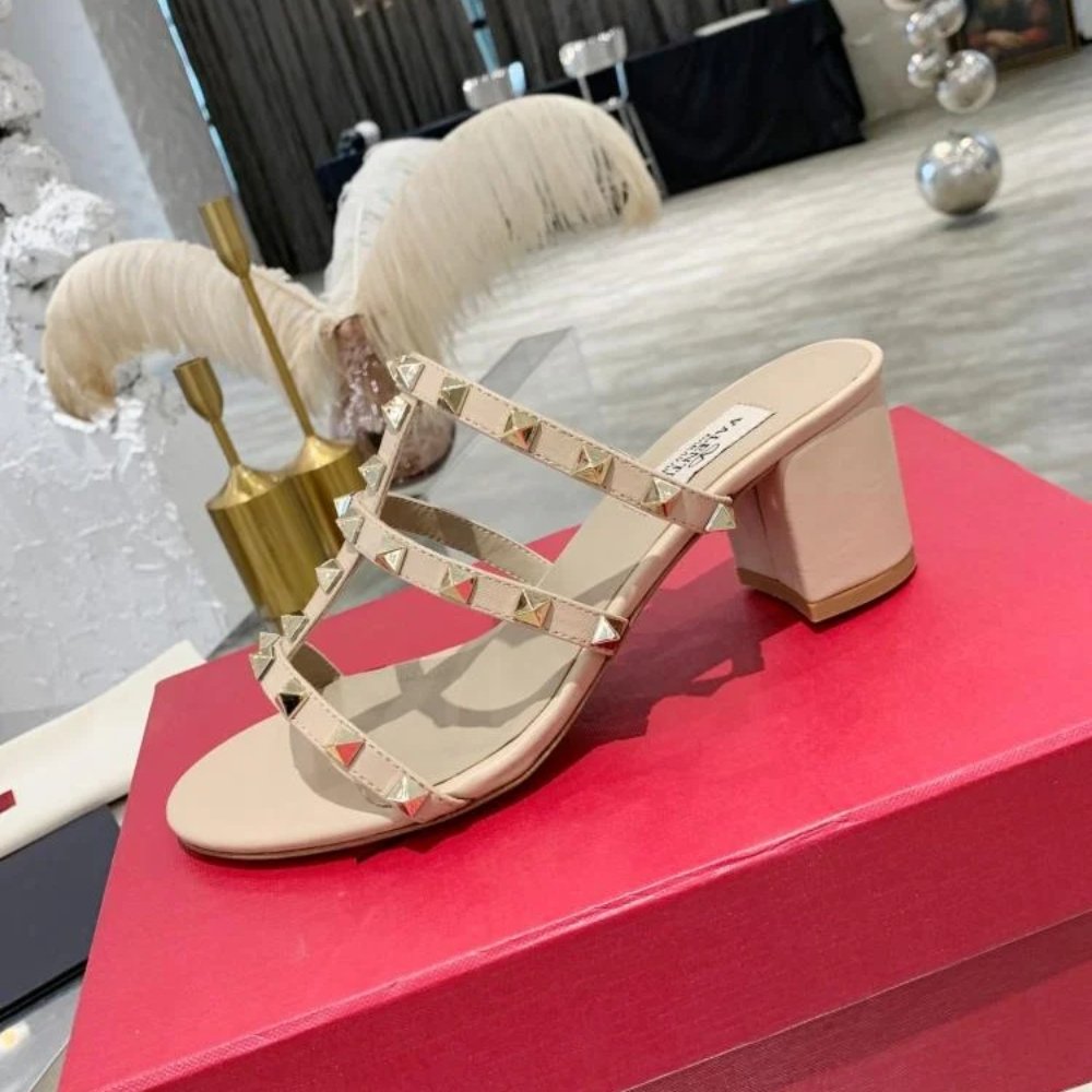 Valentino Garavani Rockstud Slide Sandal Beige 7W2S0C47Vod P45
