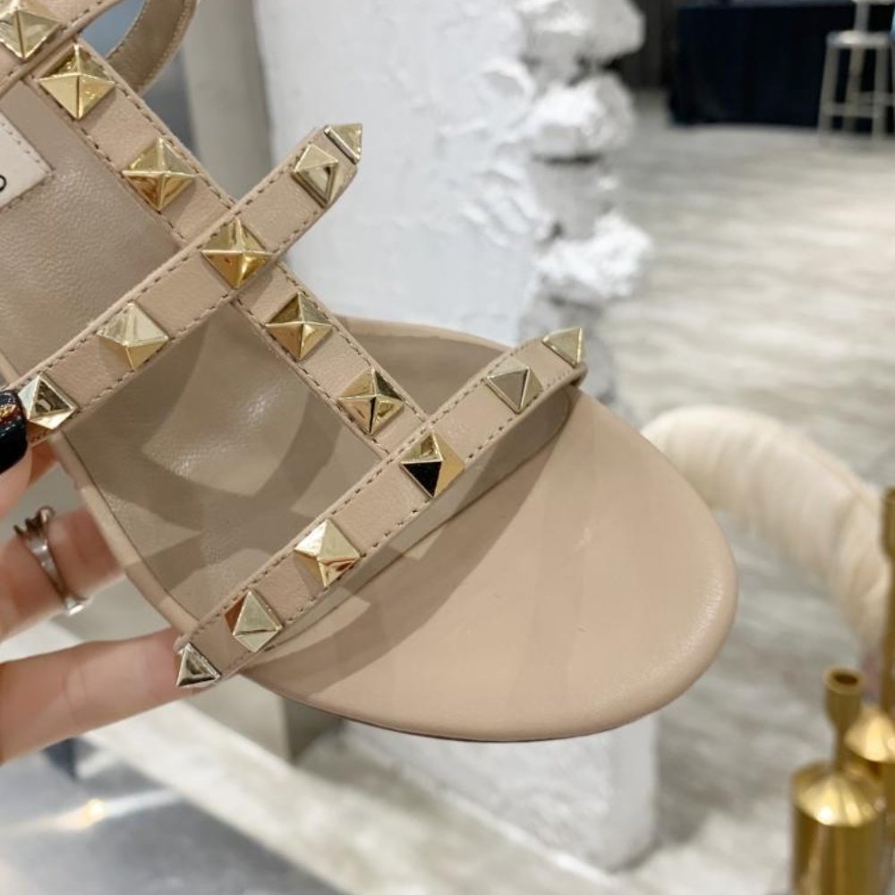 Valentino Garavani Rockstud Slide Sandal Beige 7W2S0C47Vod P45