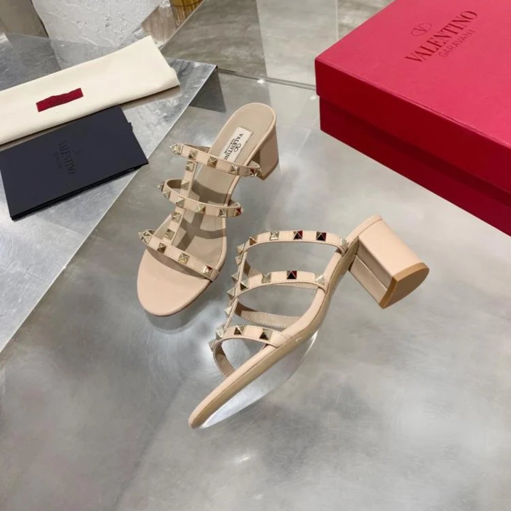 Valentino Garavani Rockstud Slide Sandal Beige 7W2S0C47Vod P45