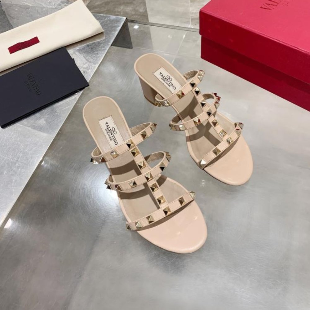 Valentino Garavani Rockstud Slide Sandal Beige 7W2S0C47Vod P45