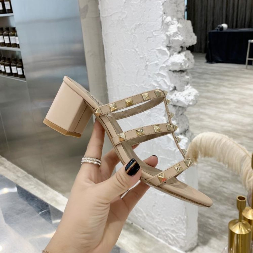 Valentino Garavani Rockstud Slide Sandal Beige 7W2S0C47Vod P45