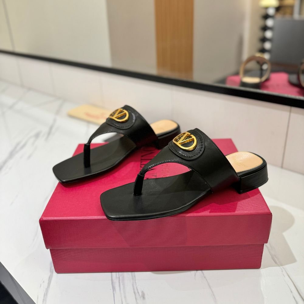 Valentino Garavani Vlogo Signature Thong Sandals Black 6W2S0LA9DSH
