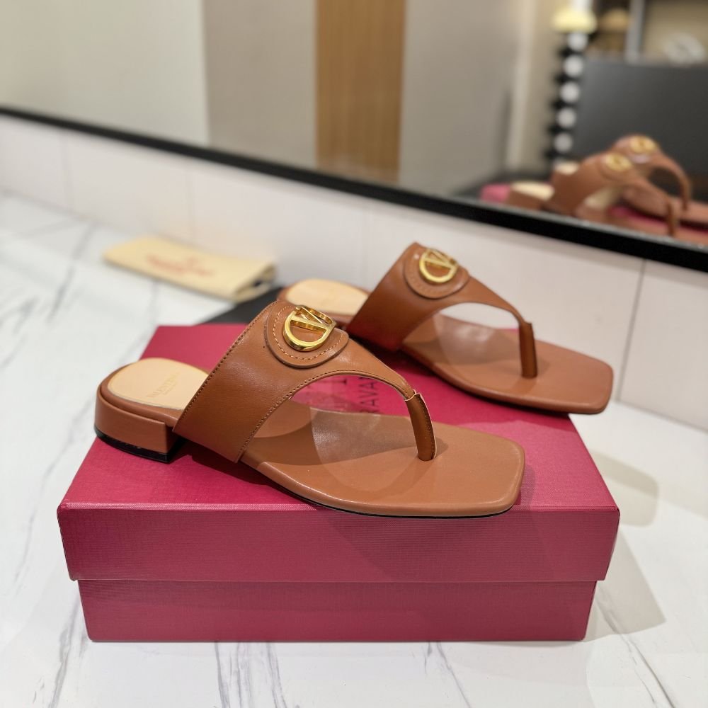 Valentino Garavani Vlogo Signature Thong Sandals Brown 6W0S0LA9DSH N58