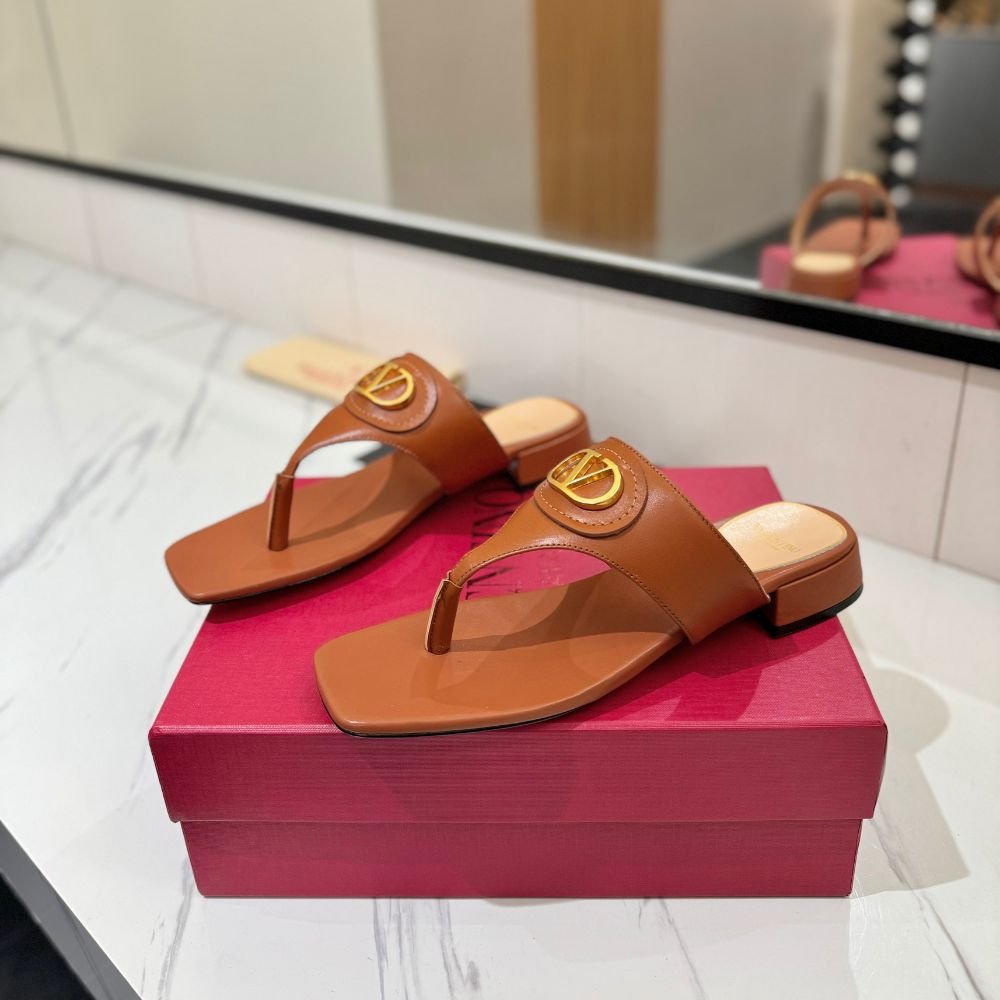 Valentino Garavani Vlogo Signature Thong Sandals Brown 6W0S0LA9DSH N58