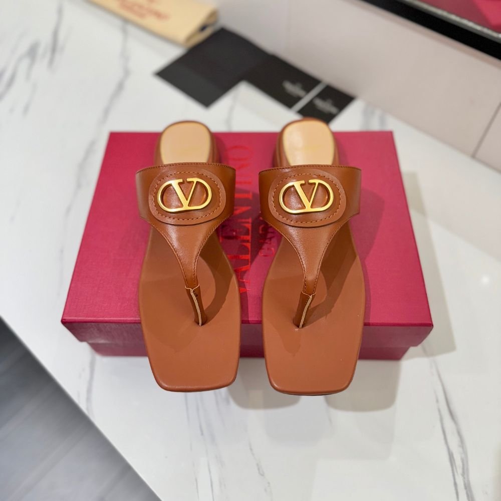 Valentino Garavani Vlogo Signature Thong Sandals Brown 6W0S0LA9DSH N58