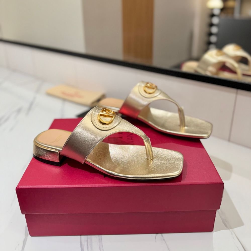 Valentino Garavani Vlogo Signature Thong Sandals Gold P01000649
