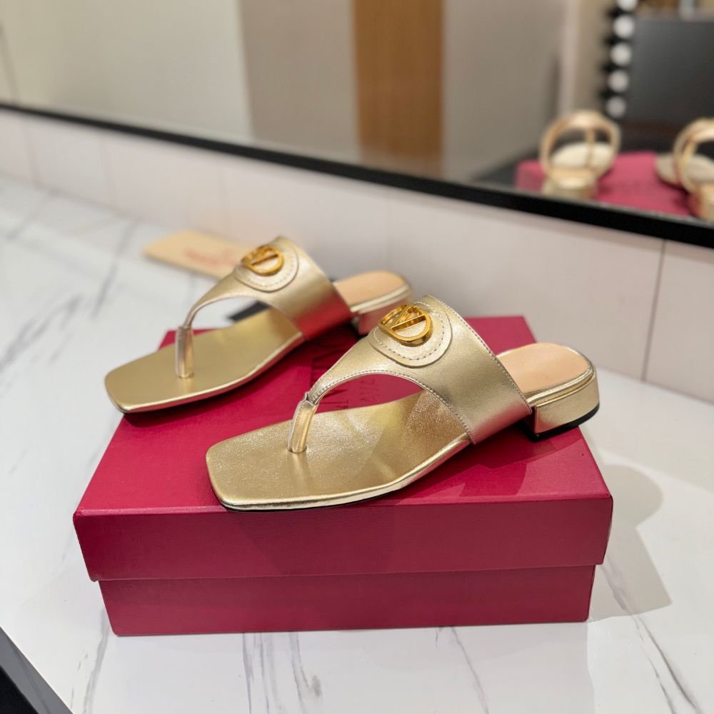 Valentino Garavani Vlogo Signature Thong Sandals Gold P01000649