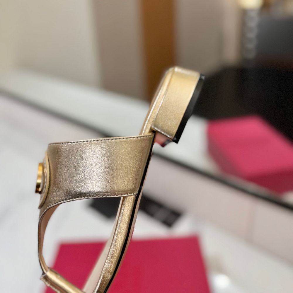 Valentino Garavani Vlogo Signature Thong Sandals Gold P01000649
