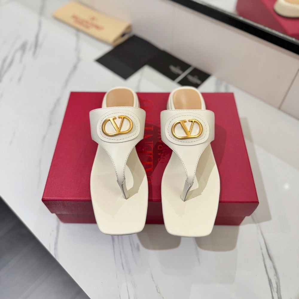 Valentino Garavani Vlogo Signature Thong Sandals White 6W2S0LA9DSH 098