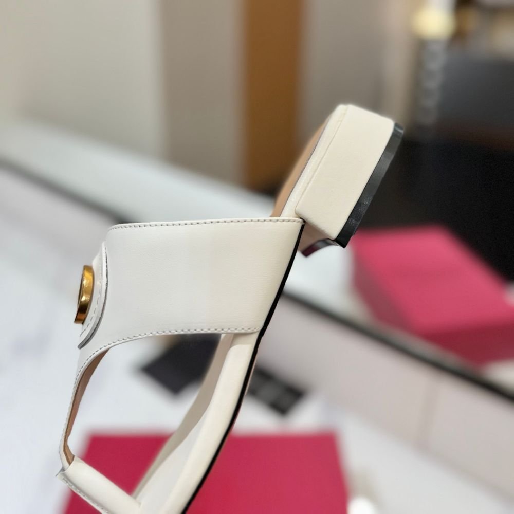 Valentino Garavani Vlogo Signature Thong Sandals White 6W2S0LA9DSH 098